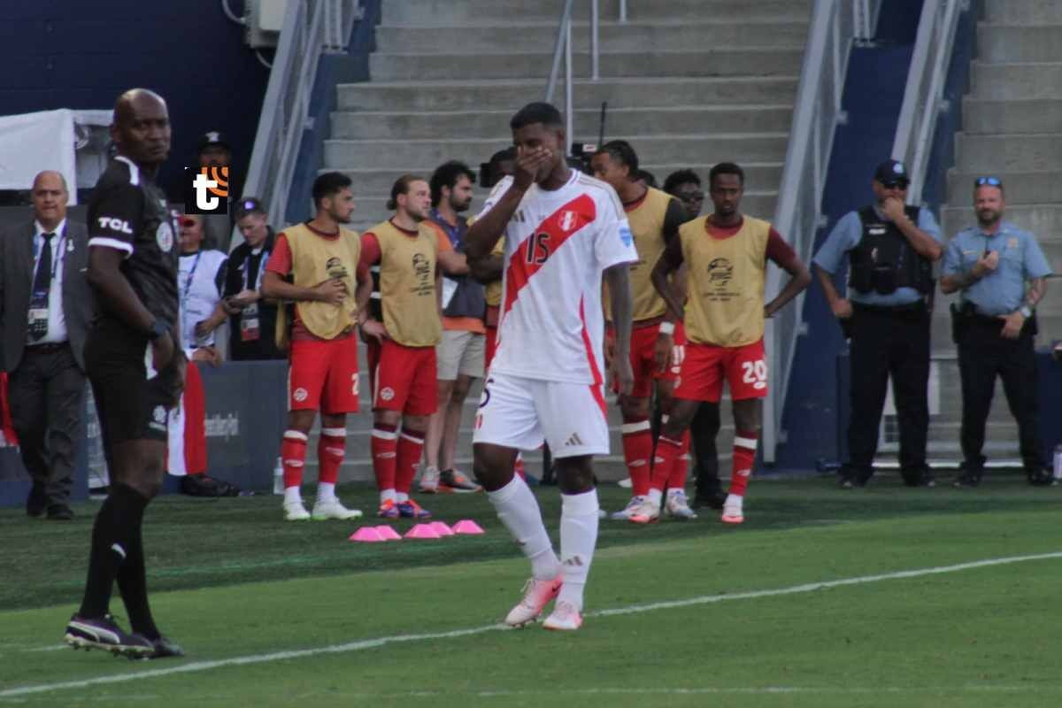 Miguel Araujo fue expulsado en duelo ante Canadá. (Fotos: Alan Ramírez @gec)