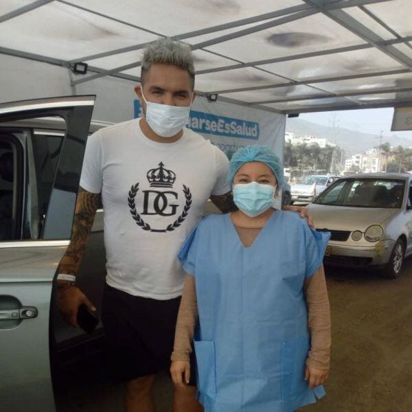Horas antes a este suceso, Juan Vargas recibió este sábado la vacuna en la explanada del Estadio Monumental según pudo conocer TROME de muy buena fuente.