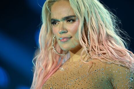 Por qué aseguran que Karol G le lanzó indirecta a Anuel AA con una canción de Selena Quintanilla