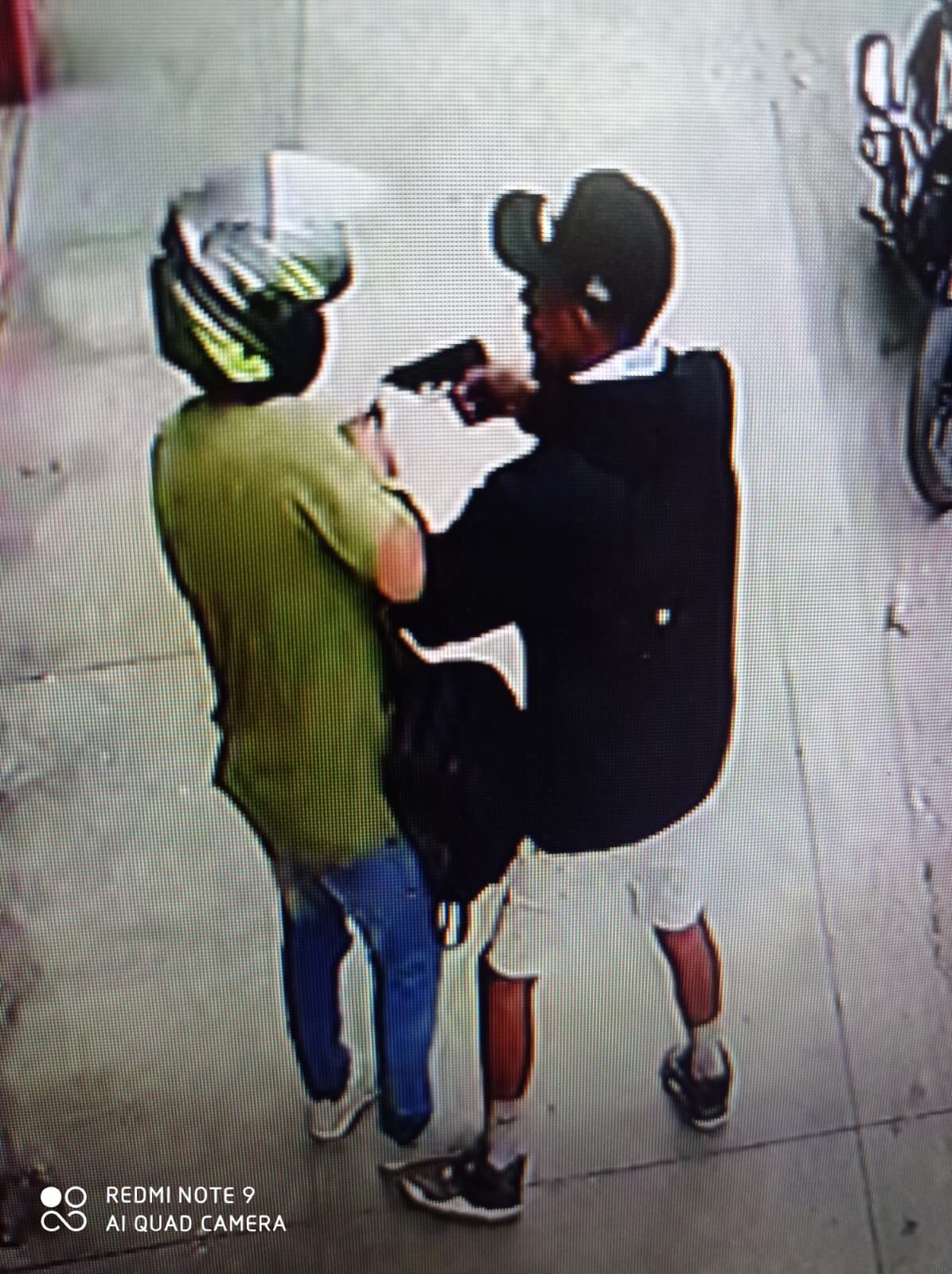 El venezolano Janoski José Gutiérrez Silva (18), fue atrapado, golpeado y desnudado por un grupo de moradores.