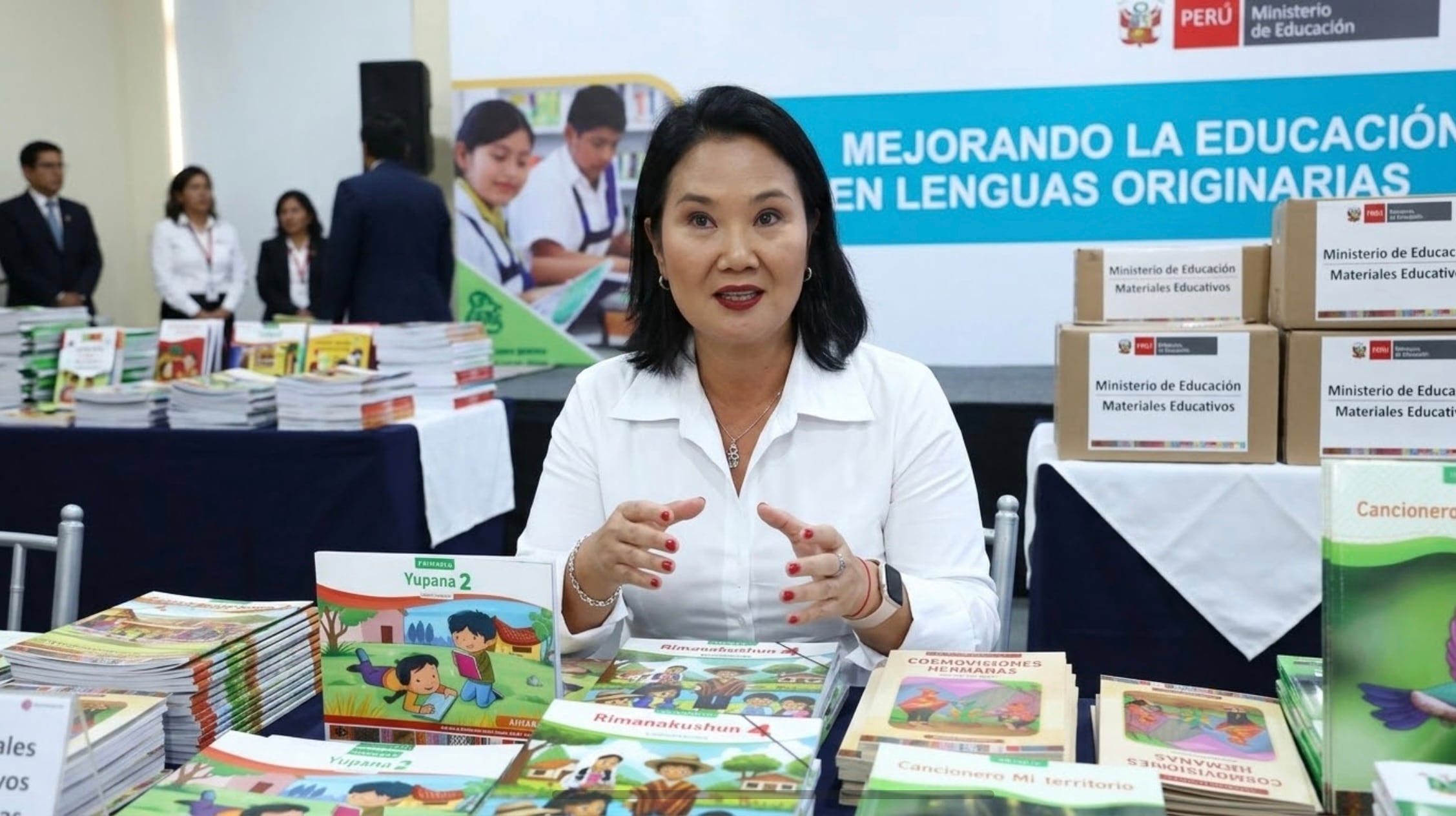 ¡No solo habrá recorte de pelo! Keiko Fujimori anuncia que eliminará la “ideología” de los textos escolares para 2027