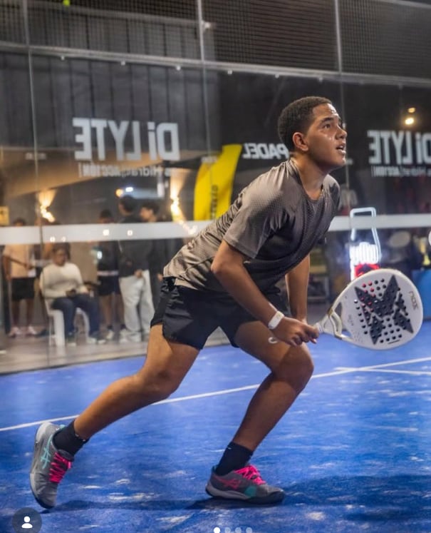 Adrián Farfán, hijo de Jefferson Farfán, optó por el pádel en vez del fútbol.