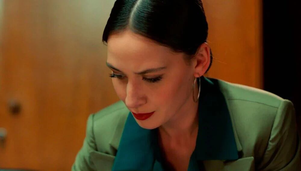 Betül roba un papel que posee Herkan en "Tierra amarga" (Foto: Tims & B Productions)