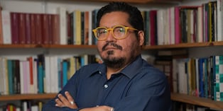 El escritor y economista Yasser Zola publica su primer libro de cuentos, "Cuerpos ajenos", con la editorial independiente Dendro.