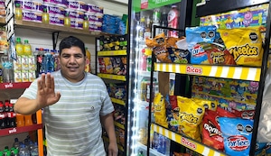 Vendió maní en los carros para abrir su bodega en Lima: la historia del tiktoker Pedro Fiestas