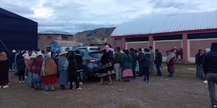 Puno: Matrimonio terminó en tragedia tras la muerte de una invitada al resbalar y golpearse la cabeza.