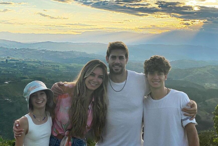 William Levy y Elizabeth Gutiérrez junto a sus dos hijos. (Foto: Elizabeth Gutiérrez / Instagram)