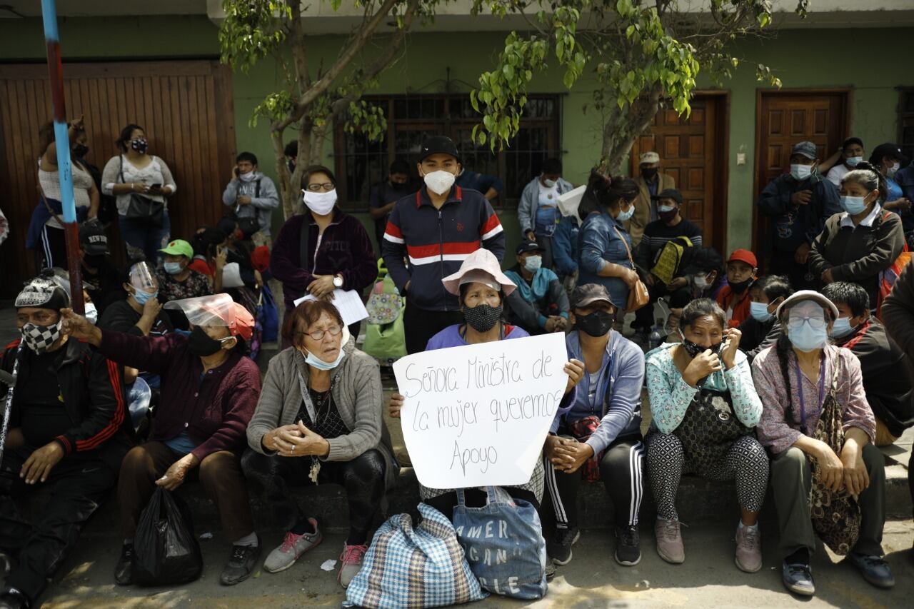 Lugar que albergaba a 1.400 comerciantes fue cerrado tras el voraz incendio que destruyó 150 puestos. (foto: JOEL ALONZO)
