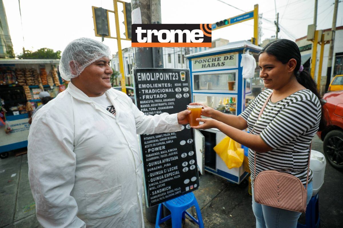 César tiene una amplia lista de emolientes y quinua en su carta. Sus clientes sus fieles a sus emolientes, pues llegan desde otros distritos a Lince para degustar esta bebida. Foto: Joel Alonzo.
