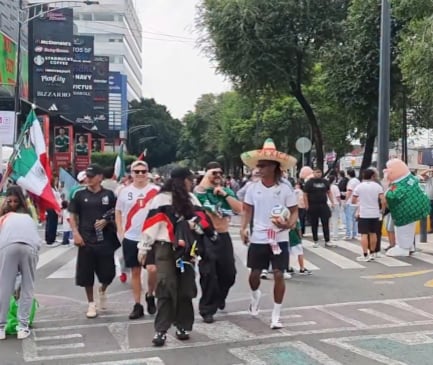 André Carrillo fue abordado por influencer mexicano que no lo conocía. Incómodo momento se ha viralizado.