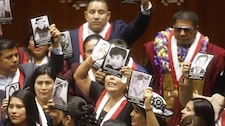 ¡Congresistas se retiraron del hemiciclo antes del discurso de Keiko! Protestaron con fotos de víctimas y vestidos de negro