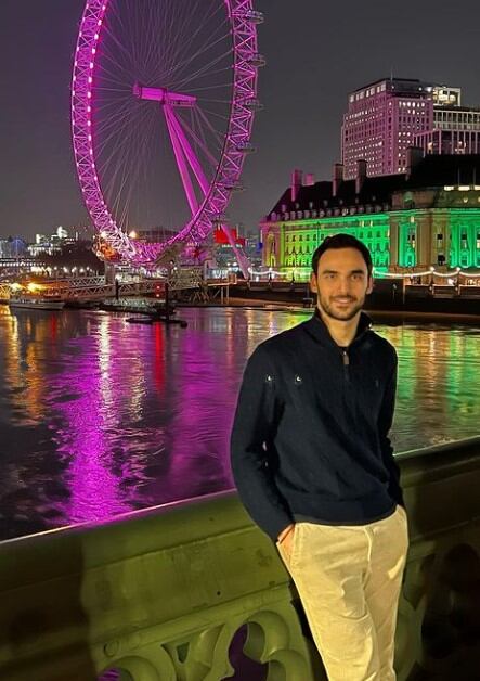 Kartal Özmızrak también disfruta de viajar. (Foto: Kartal Özmızrak / Instagram)