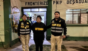 Mamá de las hijas de ‘El Monstruo’: fue expulsada de Bolivia y entregada a la policía de Perú | VIDEO