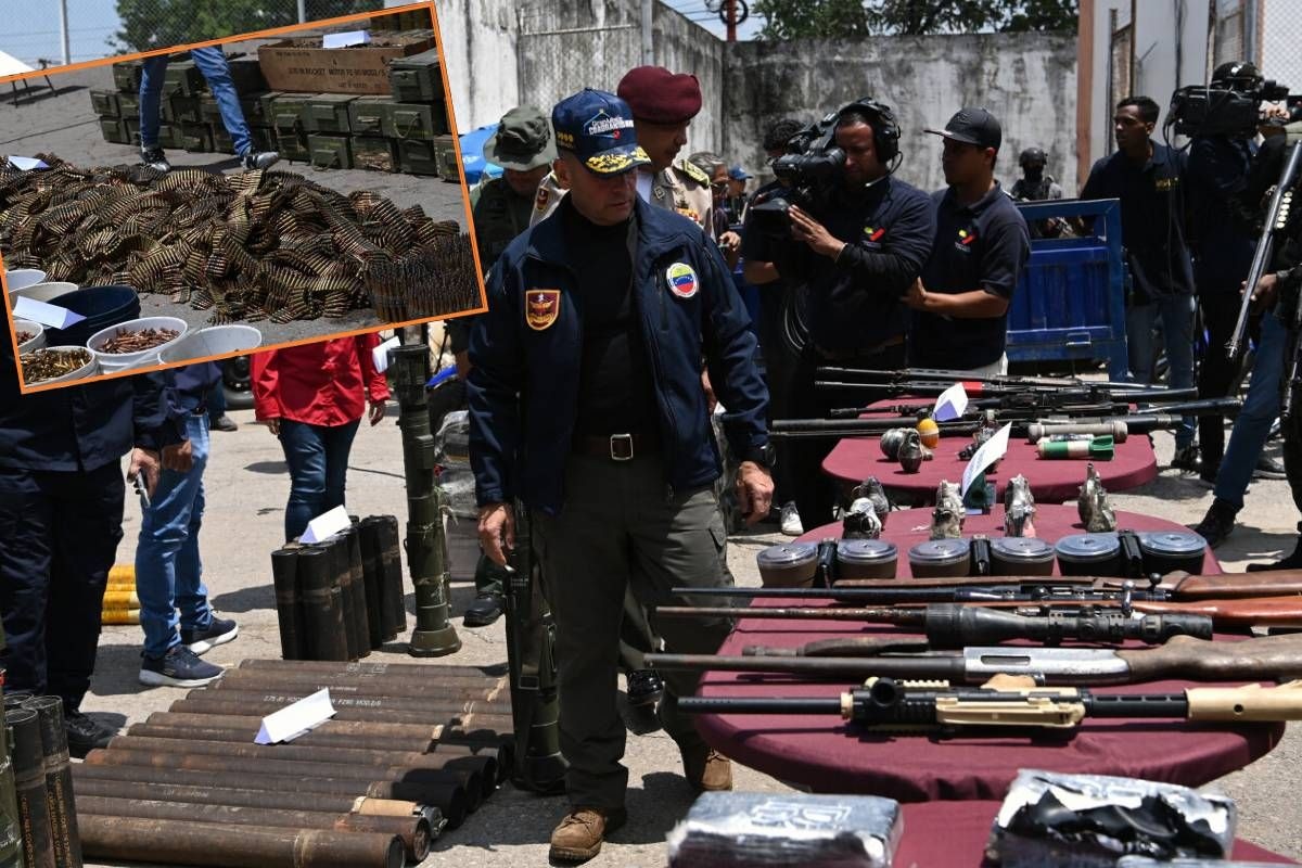 Fusiles, gran cantidad de municiones y hasta dos lanzacohetes fueron decomisados en el penal de Tocorón. (AFP)