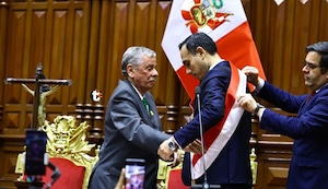 ¡Cerco político a Jerí! Presidente pide dar la cara ante el Congreso por reuniones no registradas con empresario chino