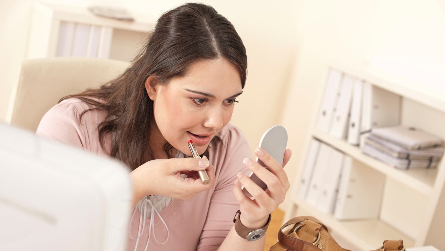 El labial es uno de los productos de belleza más usados en el mundo y tiene incluso día internacional.