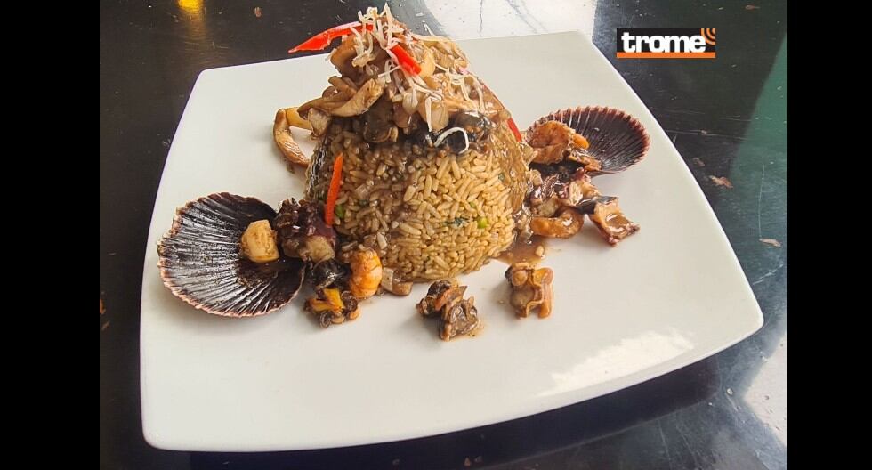 Restaurantes presentan deliciosos potajes para disfrutar por el partido Perú vs Ecuador, como 'Arroz de la culebra', de la cebicheria 'María Pastor'. (Trome / Isabel Medina)