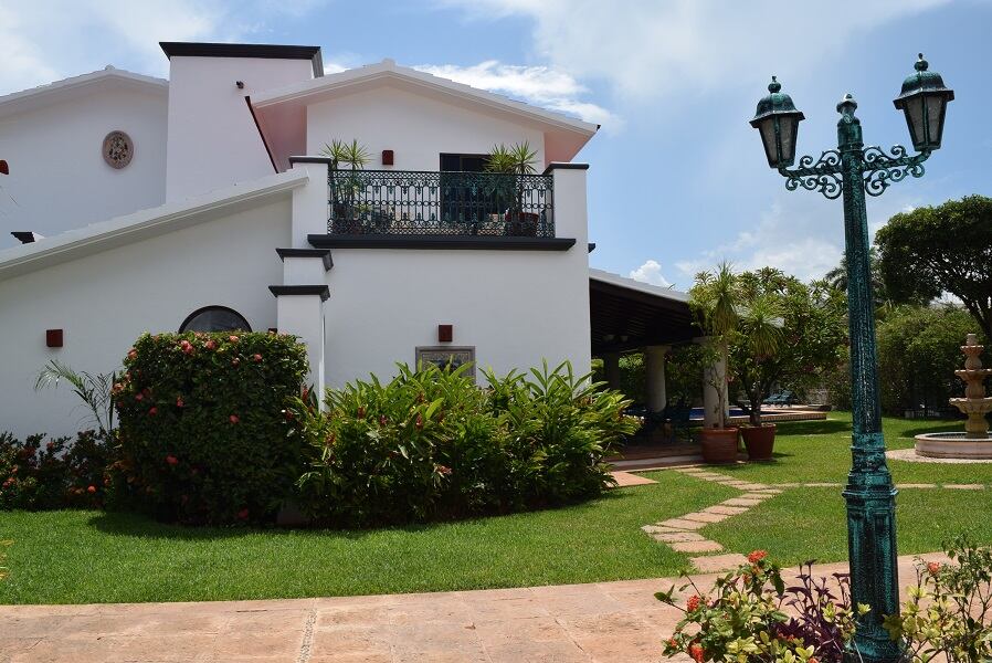 La mansión tiene diversos espacios de recreación para los miembros del hogar (Foto: Bhhscancun)