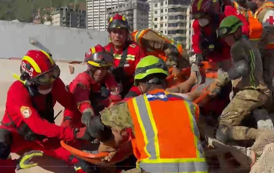 El equipo peruano llegó como parte de la ayuda internacional tras los terremotos que sacudieron Venezuela el pasado 24 de junio. (Foto: Facebook / Bomberos Voluntarios del Perú)