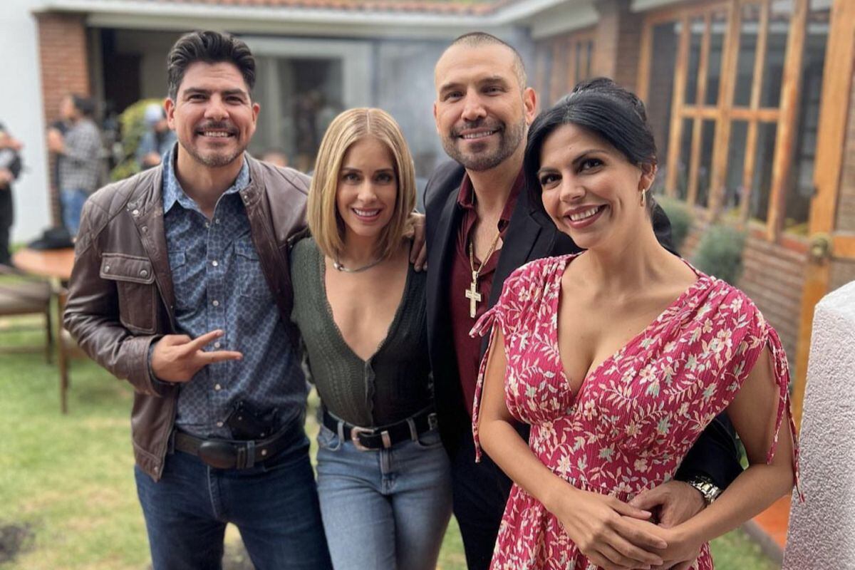 Alejandro Félix, Carmen Aub, Rafael Amaya y África Zavala en las grabaciones de "El señor de los cielos 8" (Foto: Alejandro Félix / Instagram)