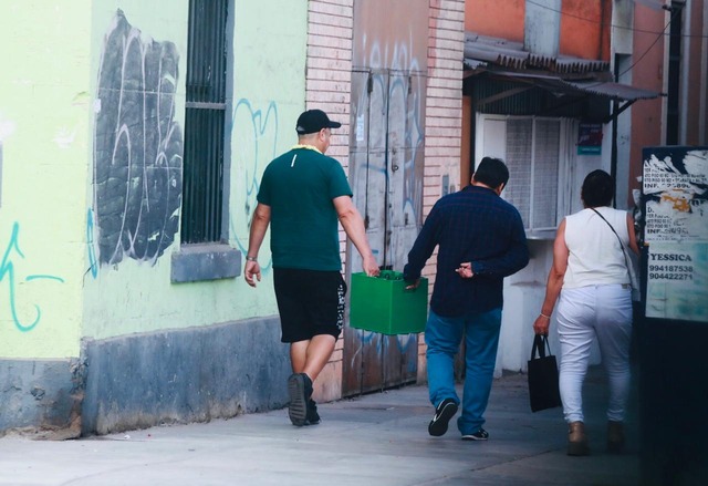 Amanecer en las calles de Lima después de los festejos por Año Nuevo.
Foto: César Grados/@photo.gec