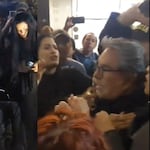 Se ofusca por no poder ingresar al velorio de Manolo