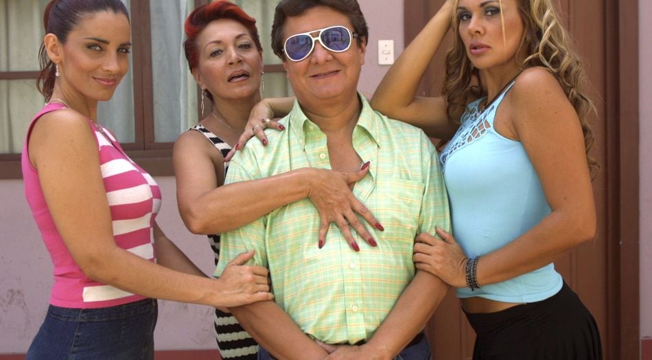 Renato Reyes, interpretado por Adolfo Chuiman, en la serie "Mil oficios" (Foto: Panamericana TV)