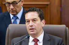 Presidente del Senado Miki Torres admite error en la publicación de la ley de facultades