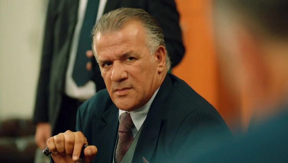 El padre de Ümit llega a Çukurova en "Tierra amarga" (Foto: Tims & B Productions)