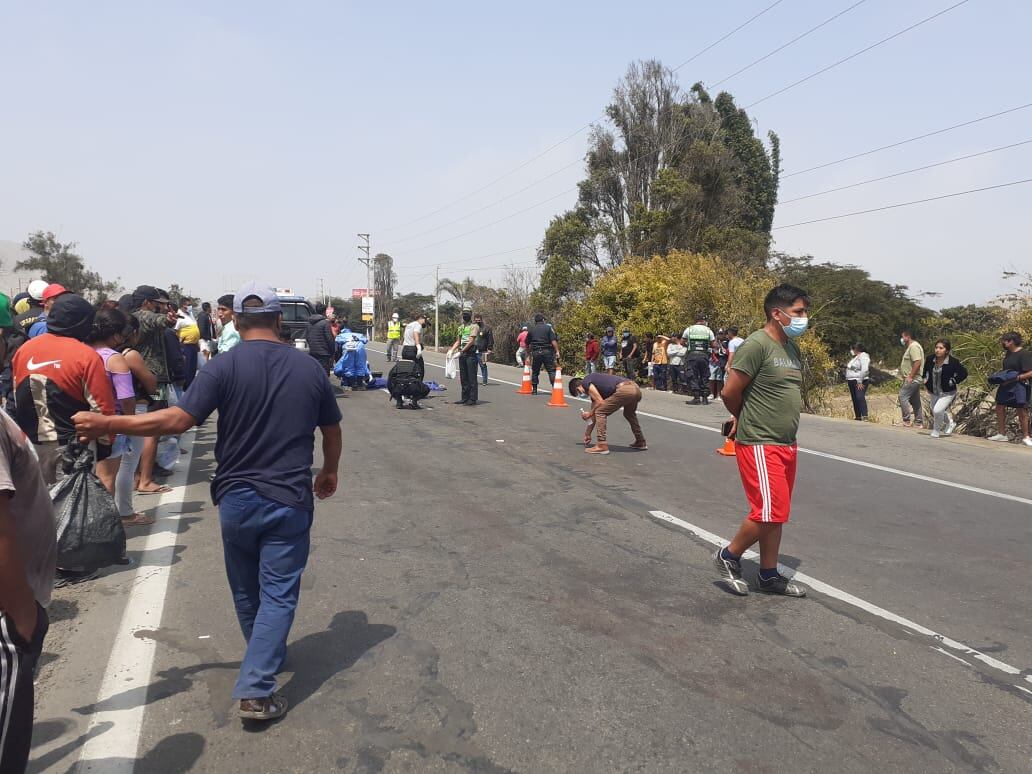 Los jóvenes Franklin Williams Vergara Gamarra (19) y Erickson Aldhair Yucra Moreno (19), murieron en un accidente en la panamericana sur. (fotos: Mónica Rochabrum/Trome)