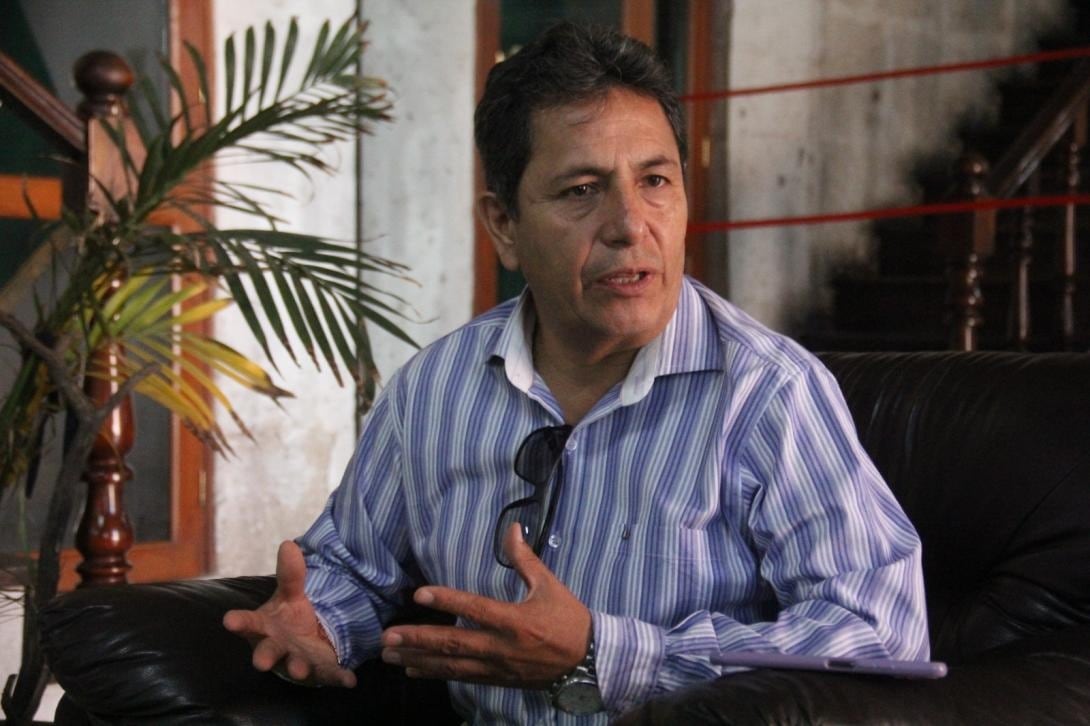 Juver Flores, quien también votó a favor de las facultades, también evalúa su posible salida del Buen Gobierno.