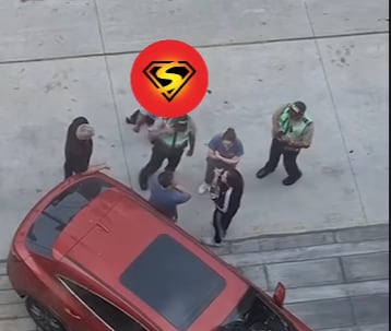 El incidente que protagonizaron Yiddá Eslava y Julián Zucchi en la vía pública hizo que la Policía interviniera.