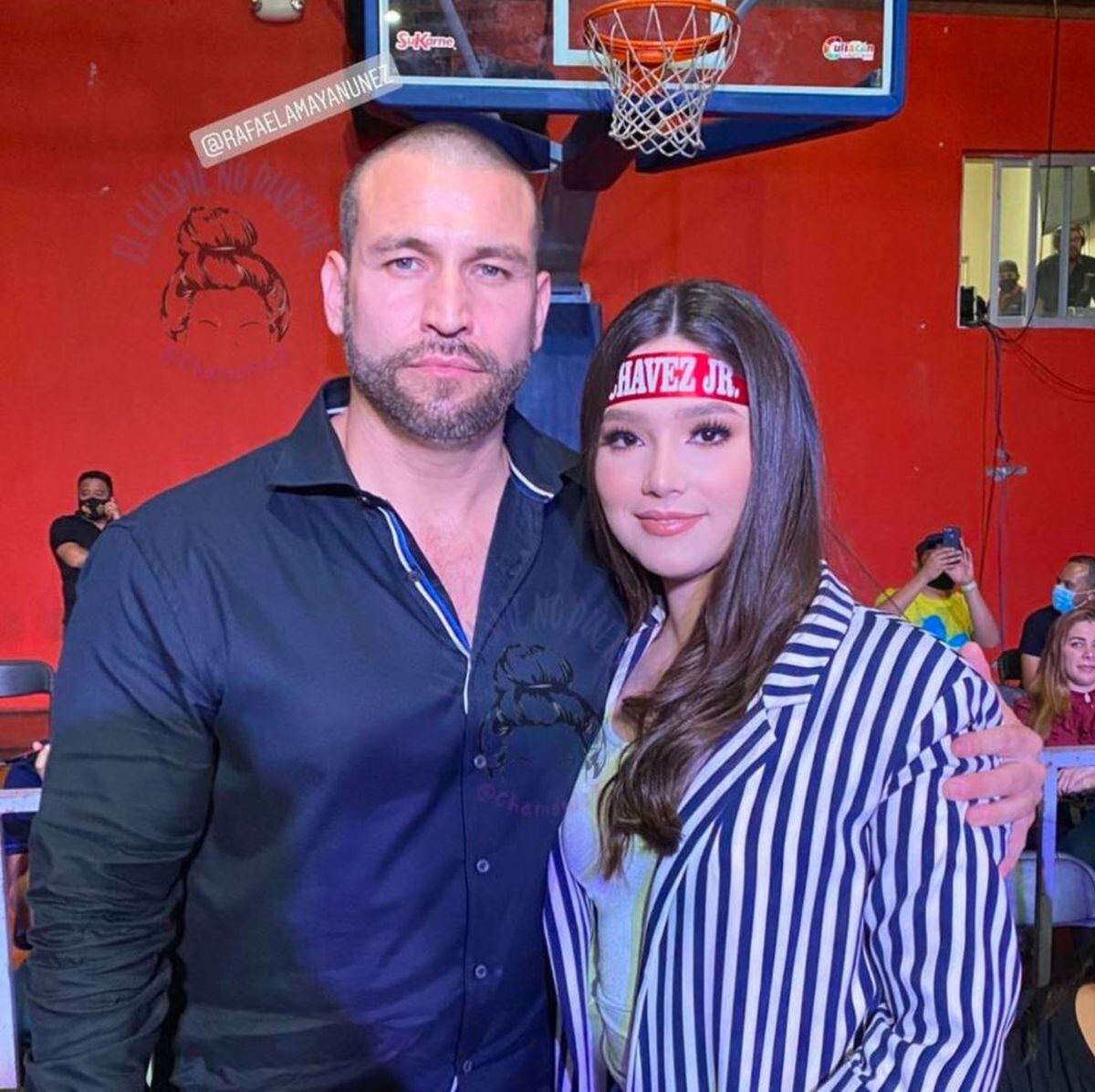 Rafael Amaya ya no se esconde. El viernes 27 de noviembre acompañó a Julio César Chávez Jr. en su pelea de boxeo del día (Foto: Instagram)