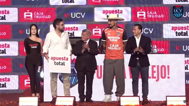 Paolo Guerrero con sombrero.