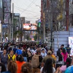 Calles llenas de compradores y ambulantes