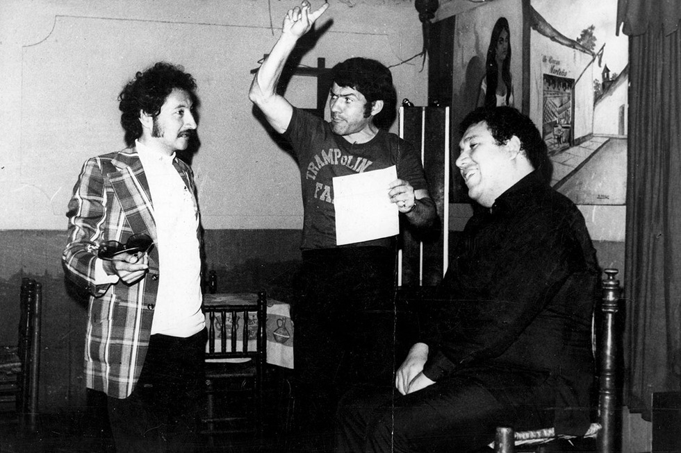 La primera incursión de Miguel en la televisión, se produce a través del programa 'Usted es el juez', programa que compartió con el reconocido Pablo de Madalengoitia. Años después, fue parte del elenco de la revista cómica 'Charlas de café' a finales de 1970.