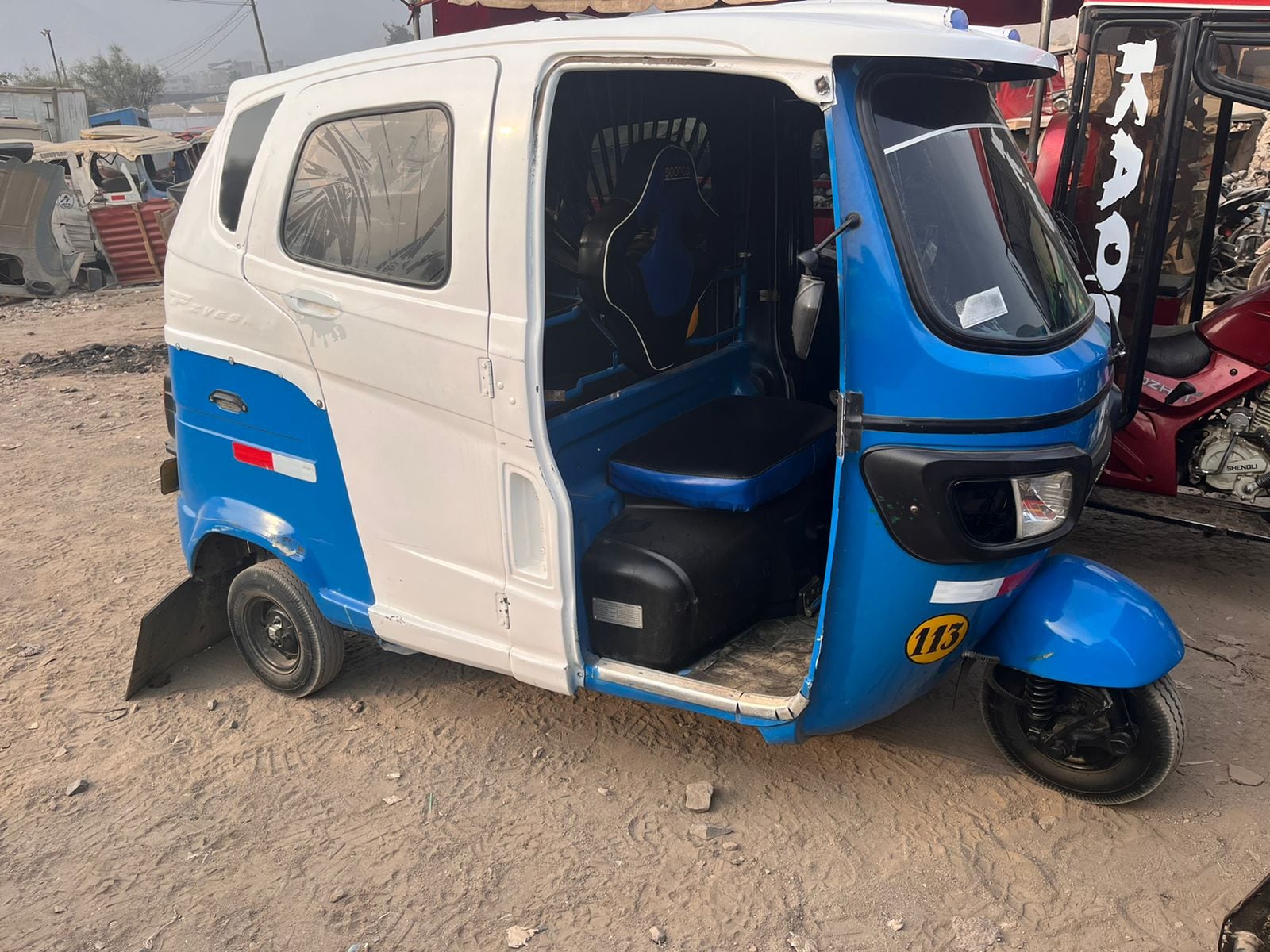 Policías intervinieron a dos presuntos miembros de la banda 'los terribles de Huaycán'.