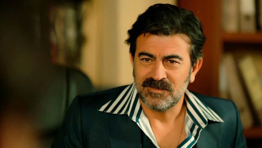 Hakan se reúne con Abdülkadir (Foto: Tims & B Productions)