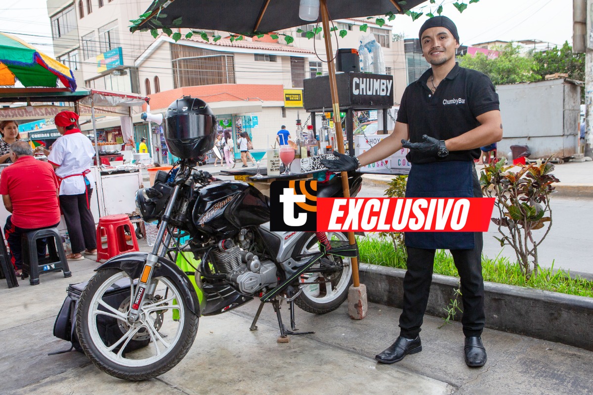 Jovencito adaptó su moto a un bar rodante. Foto: Fernando Sangama.