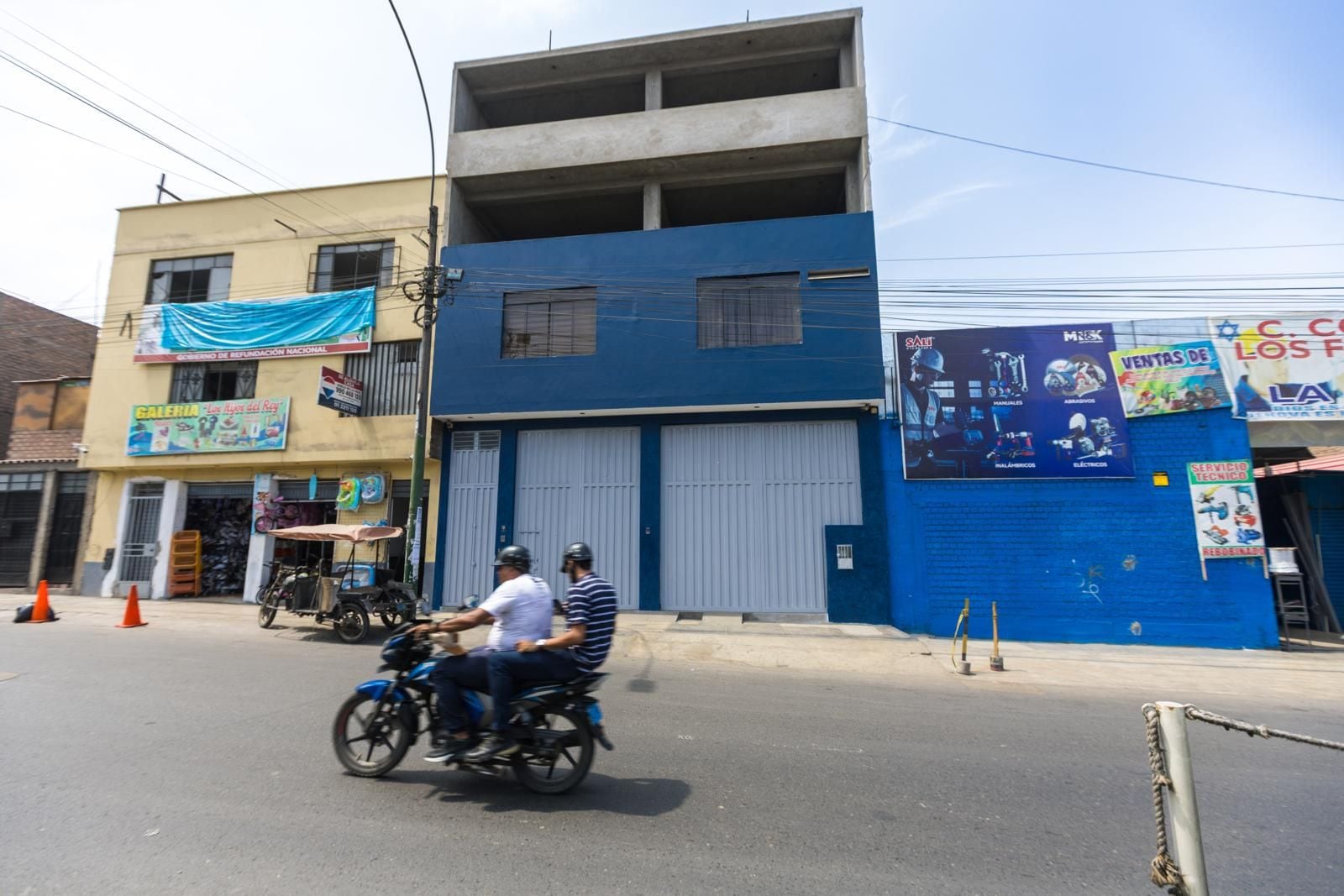 La sede de Galaga, de fachada azul, se encuentra ubicada en San Juan de Lurigancho. (Foto: Mario Zapata/El Comercio)