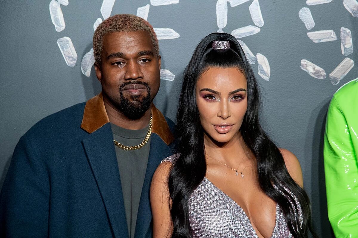 Kim Kardashian y Kanye West se reunieron para darle su apoyo a su hija North antes de un partido de básquet. (Foto: Getty)