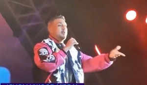 Ricardo Mendoza debutó como cantante en concierto de regreso de Ádammo | VIDEO