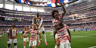 Estados Unidos goleó a Paraguay en su debut en el Mundial 2026. (Photo by Patrick T. Fallon / AFP)