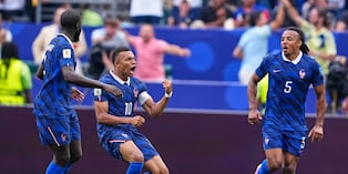 Kylian Mbappe anotó su gol número 15, en el duelo Francia - Irak. (AP Photo/Petr David Josek)