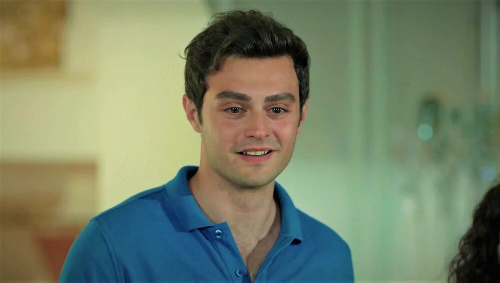 Ömer feliz por su buena suerte en la telenovela turca "Hermanos" (Foto: NG Medya)
