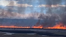 ¡Infierno en el lago Titicaca! Voraz incendio arrasa totorales y amenaza las islas flotantes de Los Uros en Puno
