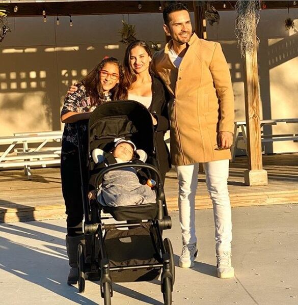 Fabián Ríos, su esposa Yuly Ferreira y sus dos hijos (Foto: Instagram)