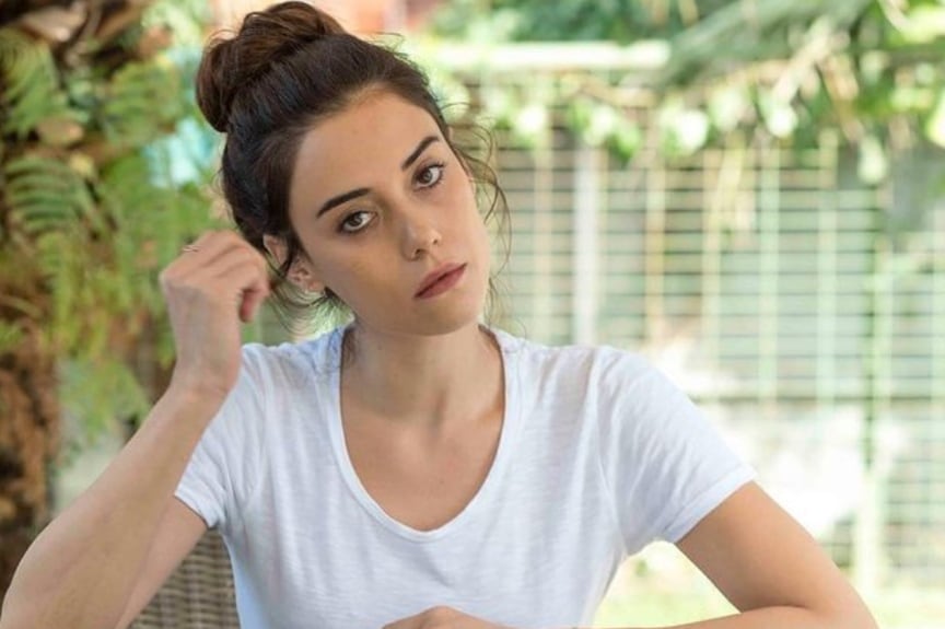 Cansu Dere en una fotografía para sus redes sociales. (Foto: Cansu Dere / Instagram)