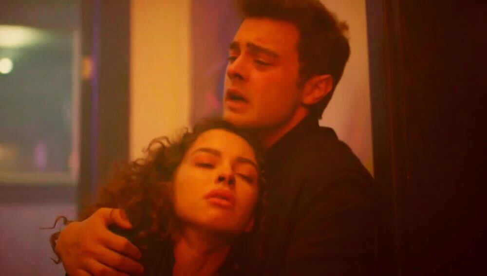 Tolga provoca un incendio en la telenovela turca "Hermanos" (Foto: NG Medya)