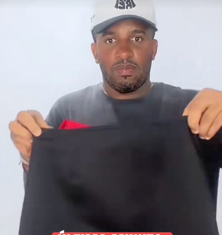 Jefferson Farfán posa con ropa